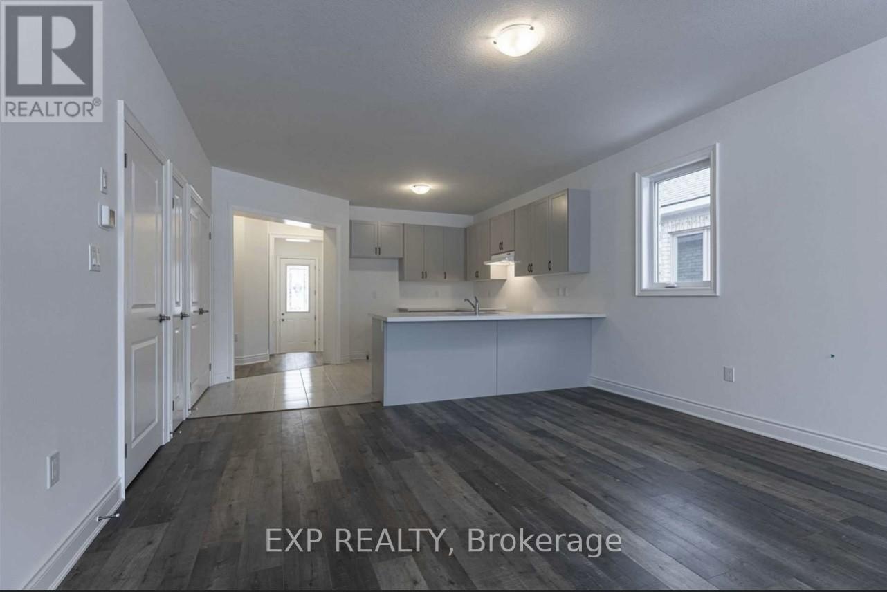 30 Seaton Crescent, Tillsonburg, Ontario  N4G 0J8 - Photo 4 - X12242579