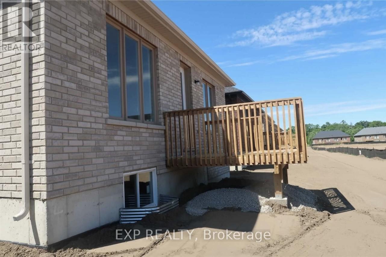 30 Seaton Crescent, Tillsonburg, Ontario  N4G 0J8 - Photo 9 - X12242579
