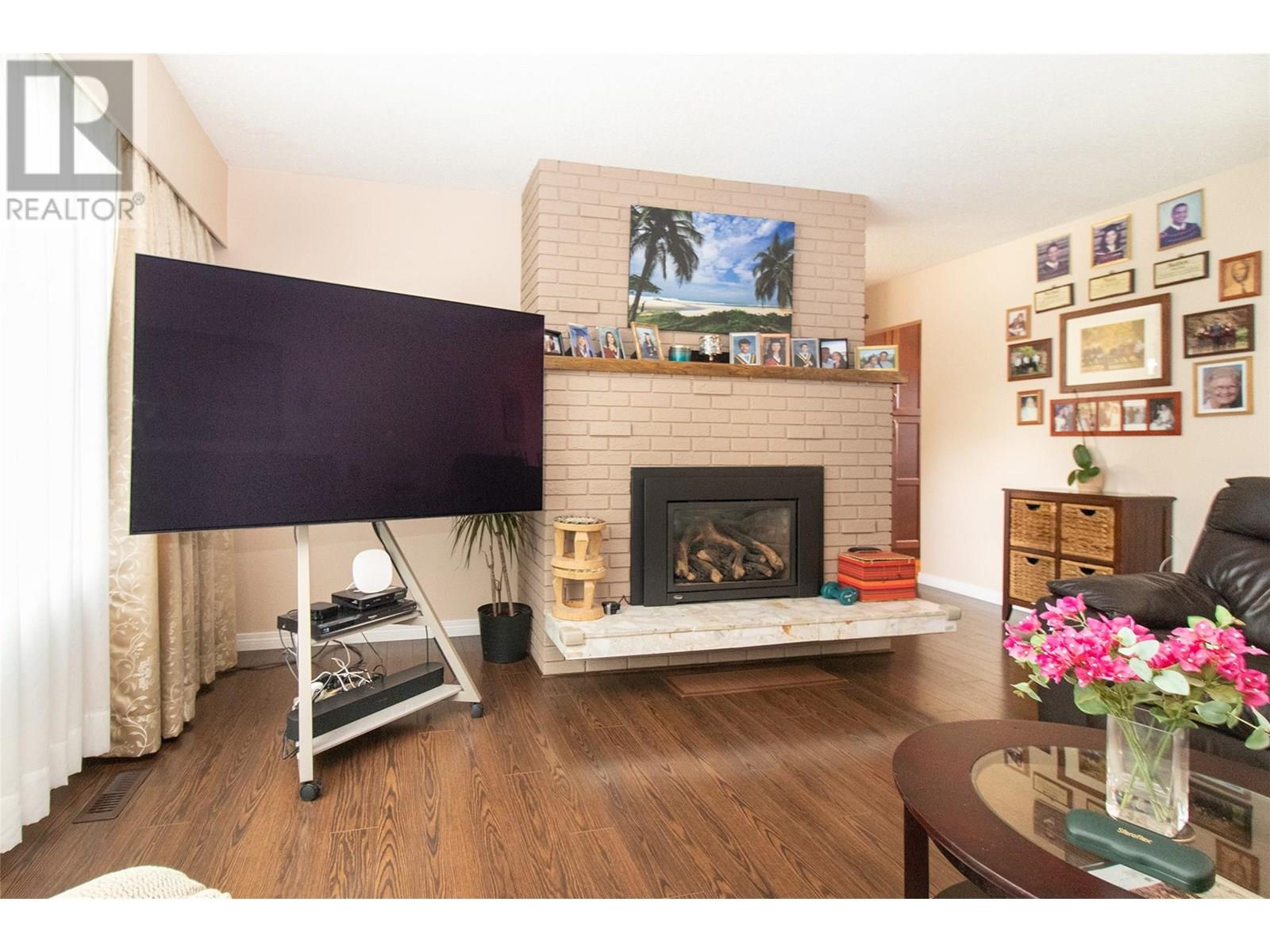 Property at 710 Tamarack Drive image 5