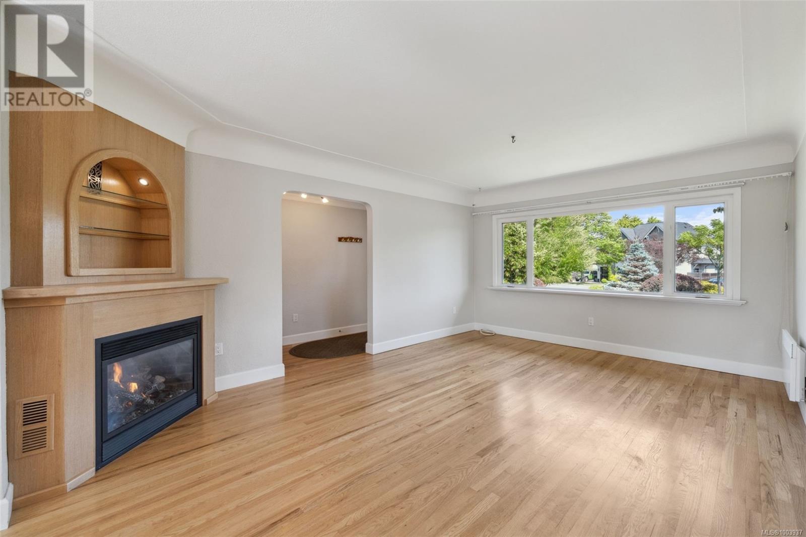 Property at 2568 Eastdowne Rd image 5