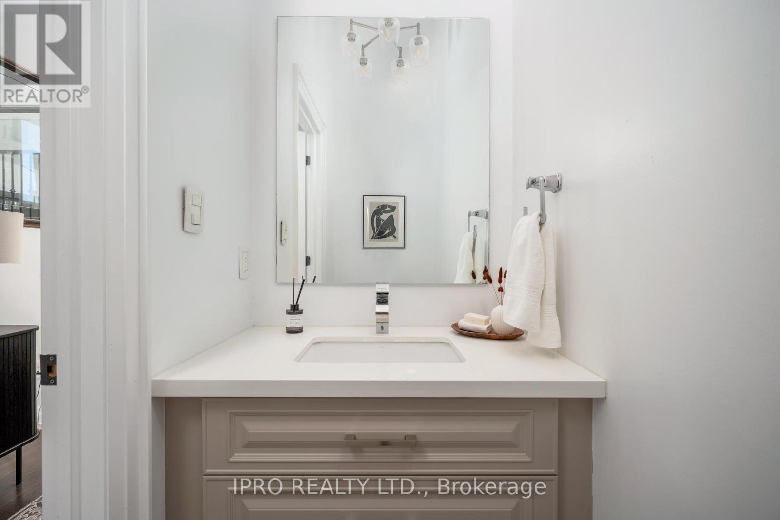 Property at 86 ROOSEVELT ROAD image 5