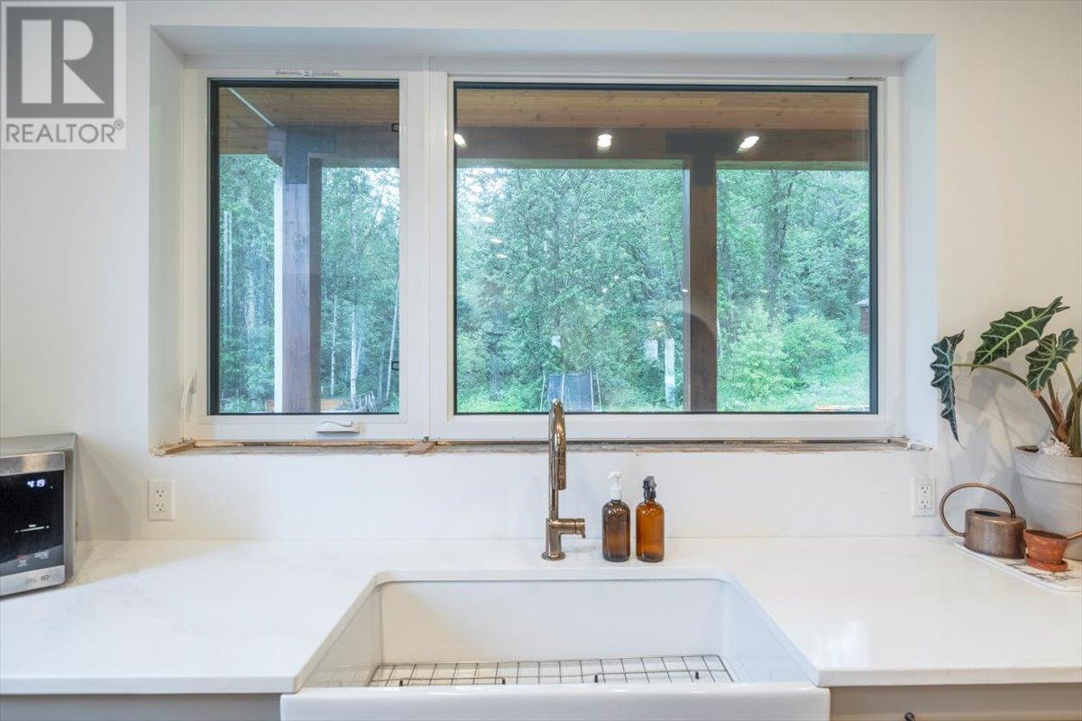 106 Sparling Road, Fernie, British Columbia  V0B 1M1 - Photo 17 - 10353523