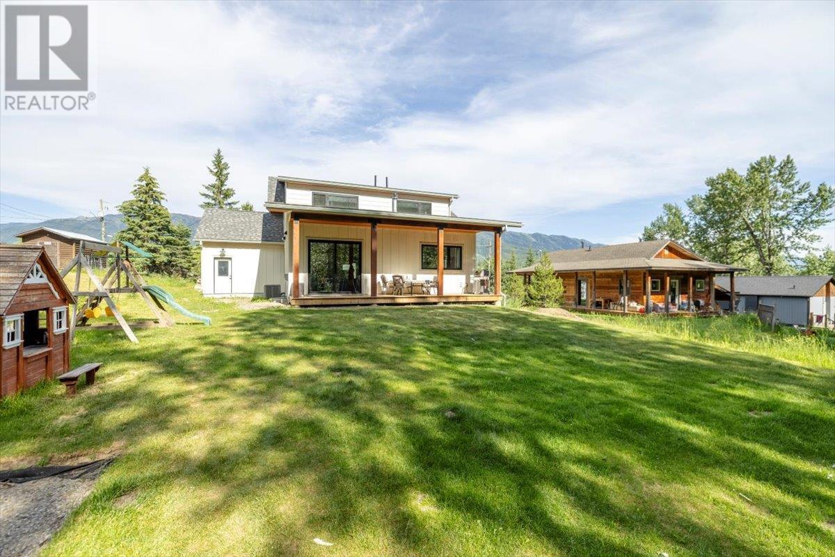 106 Sparling Road, Fernie, British Columbia  V0B 1M1 - Photo 5 - 10353523