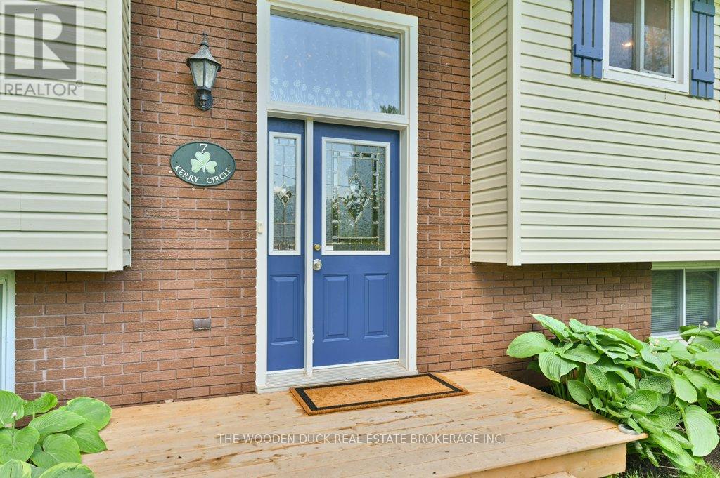 Property at 7 KERRY CIRCLE image 4