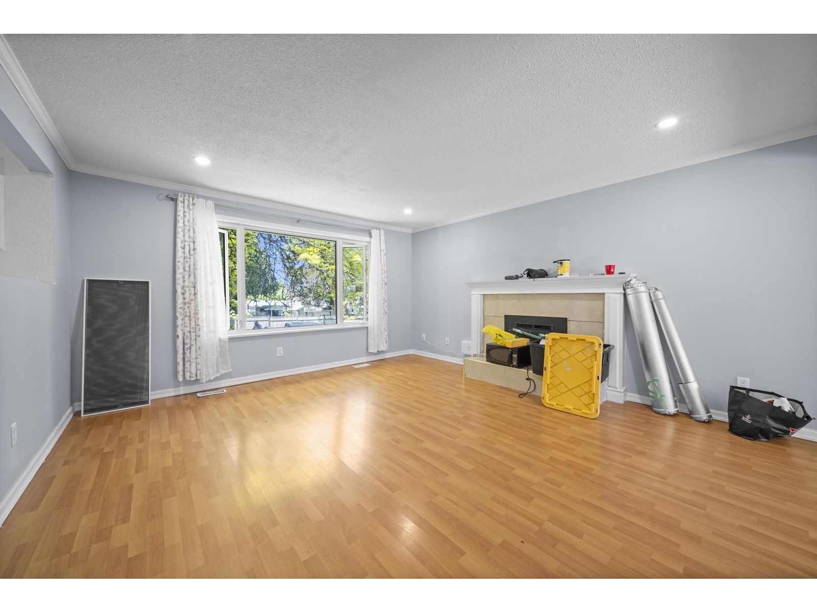 Property at 6194 PALOMINO CRESCENT image 4