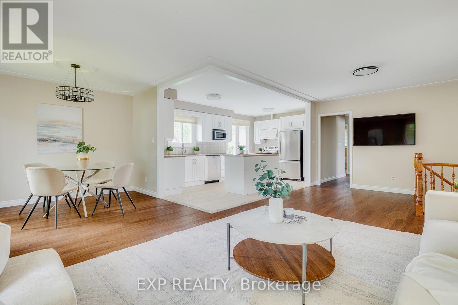 Property at 15 LAGUNA CRESCENT image 1