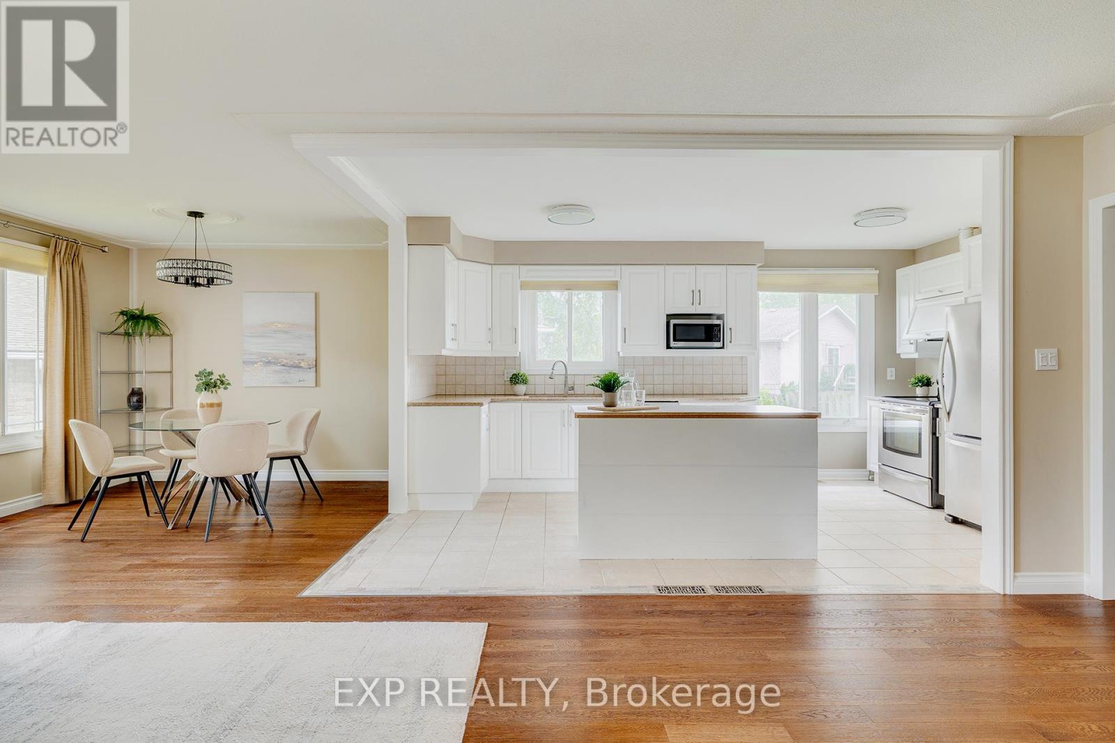 Property at 15 LAGUNA CRESCENT image 3