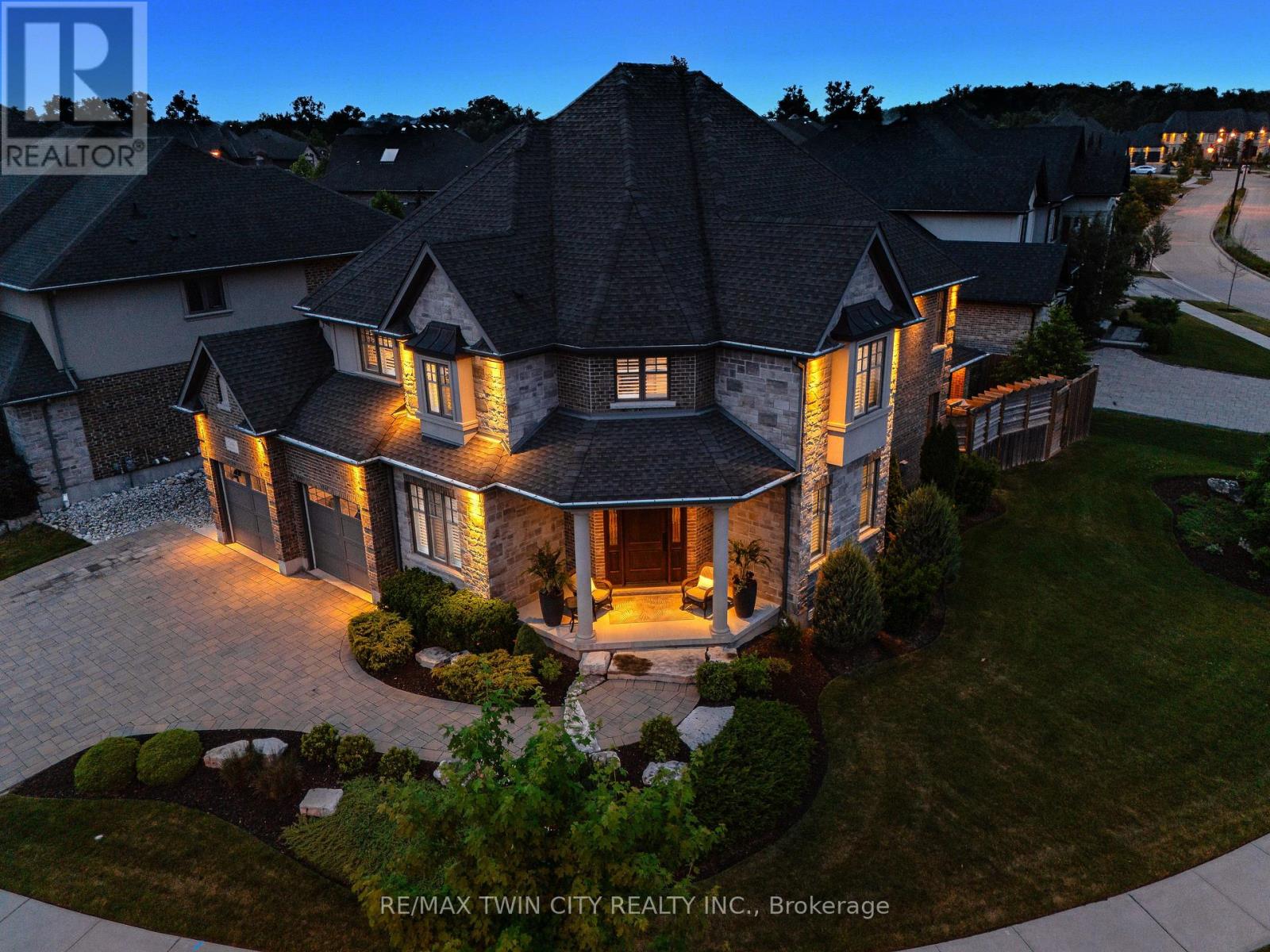 546 Manor Ridge Crescent, Waterloo, Ontario  N2K 0B4 - Photo 3 - X12241498