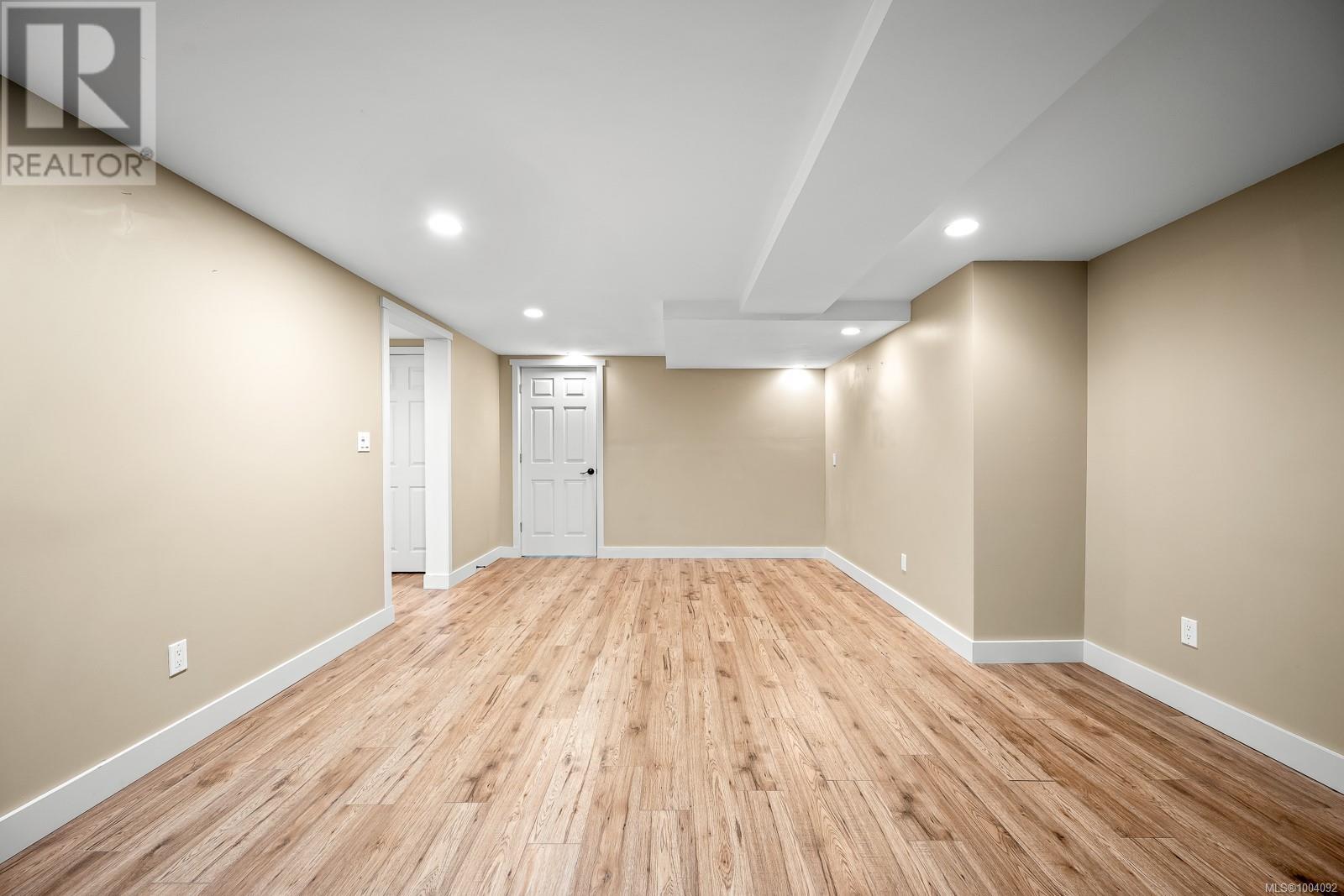 Property at 321 Carnegie St image 5