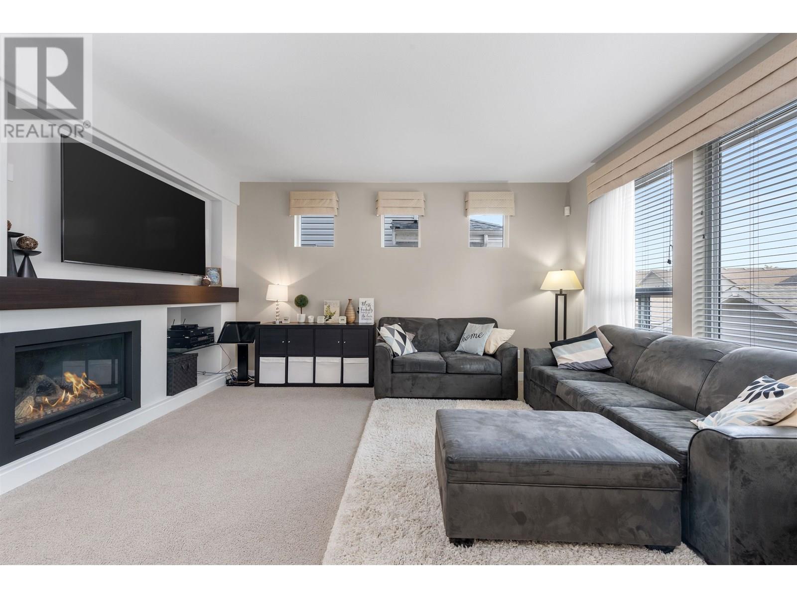 Property at 3382 DARWIN AVENUE image 3