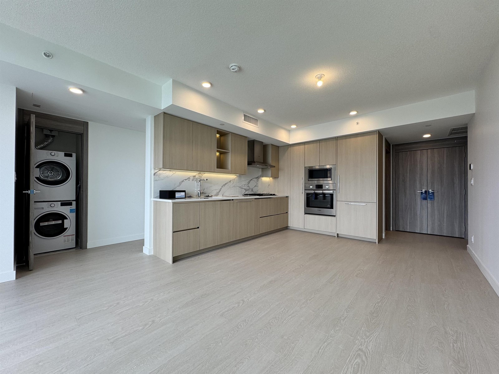 2002 13778 100 AVENUE, surrey, British Columbia V3T0V3