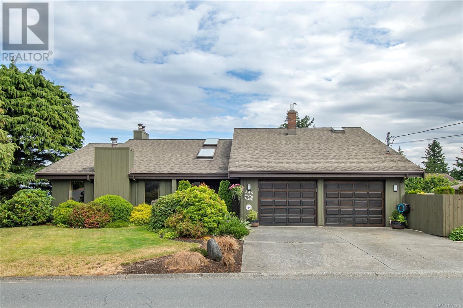 Property at 546 Alder St S image 2