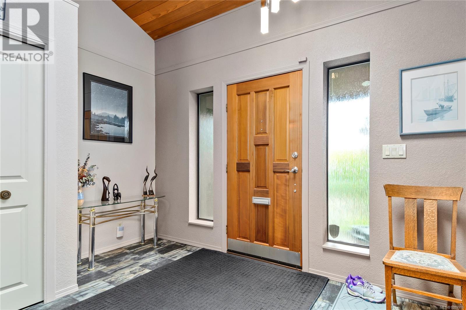 Property at 546 Alder St S image 3