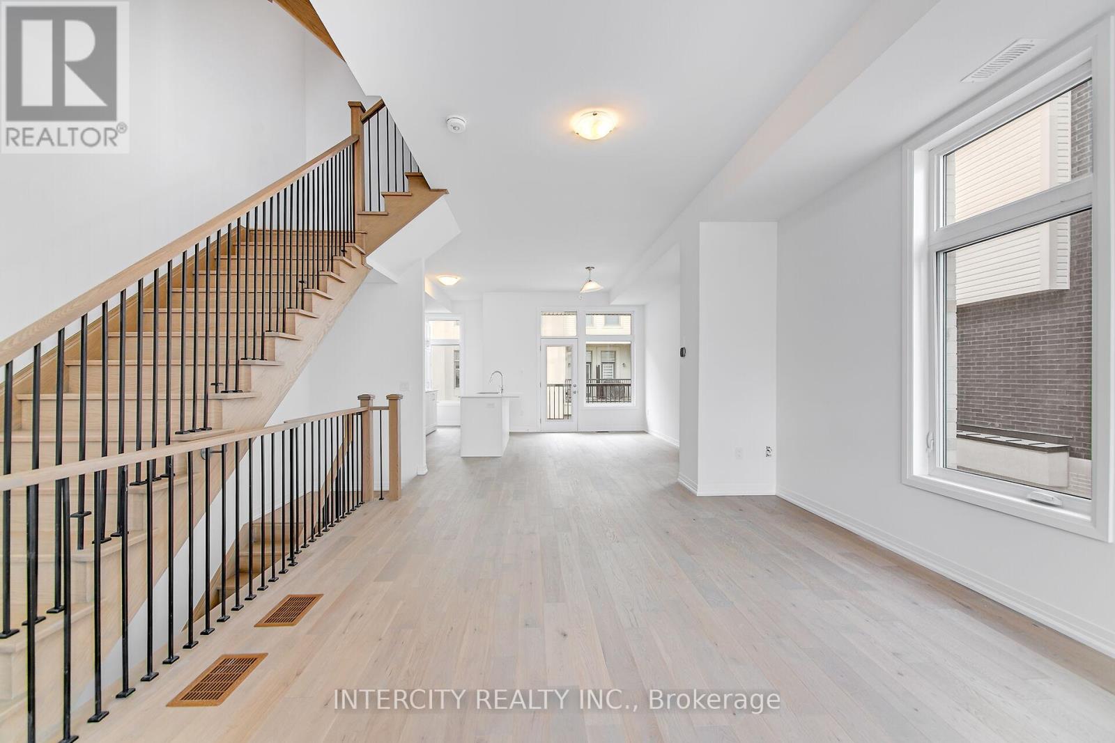 29 Albert Firman Lane, Markham, Ontario  L6C 3B5 - Photo 10 - N12242755