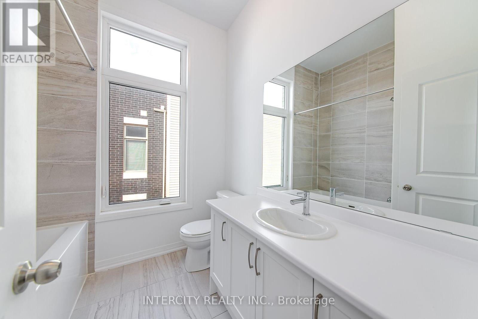 29 Albert Firman Lane, Markham, Ontario  L6C 3B5 - Photo 31 - N12242755