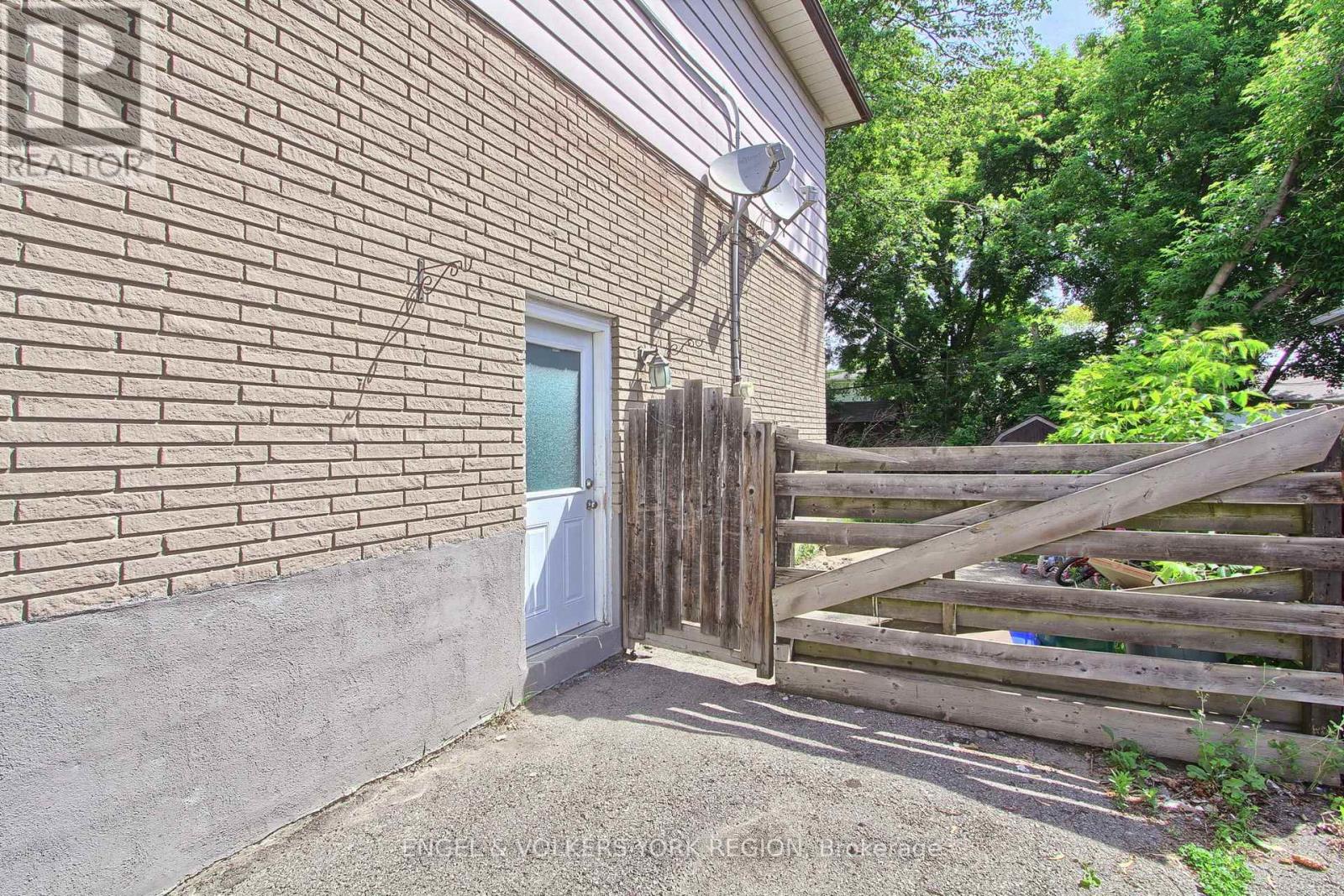 256 Penn Avenue, Newmarket, Ontario  L3Y 2S6 - Photo 23 - N12242757