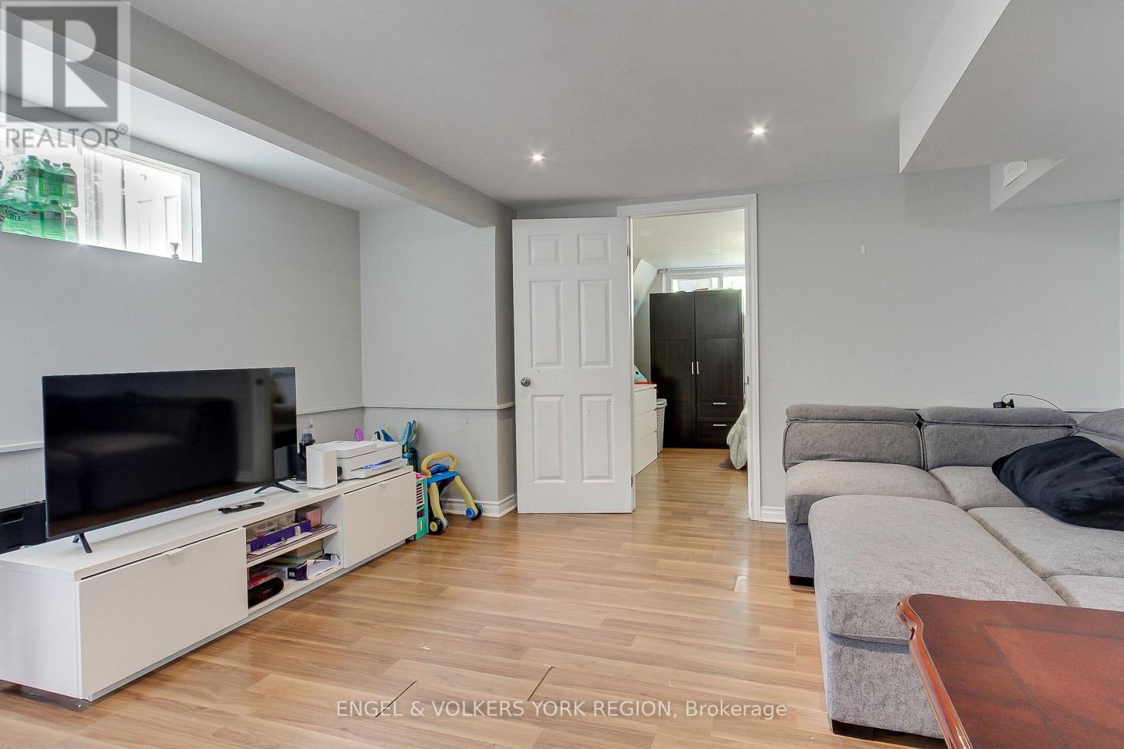 256 Penn Avenue, Newmarket, Ontario  L3Y 2S6 - Photo 29 - N12242757