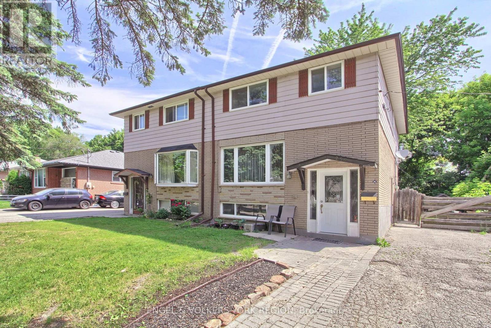 256 Penn Avenue, Newmarket, Ontario  L3Y 2S6 - Photo 3 - N12242757