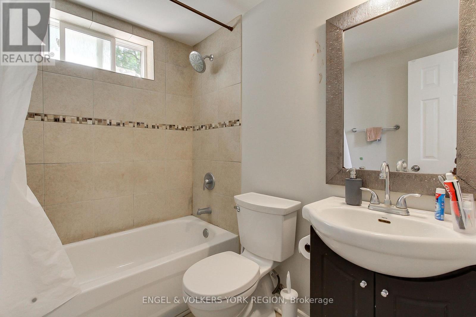 256 Penn Avenue, Newmarket, Ontario  L3Y 2S6 - Photo 31 - N12242757