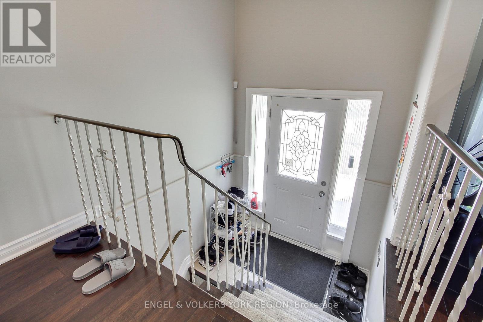 256 Penn Avenue, Newmarket, Ontario  L3Y 2S6 - Photo 6 - N12242757