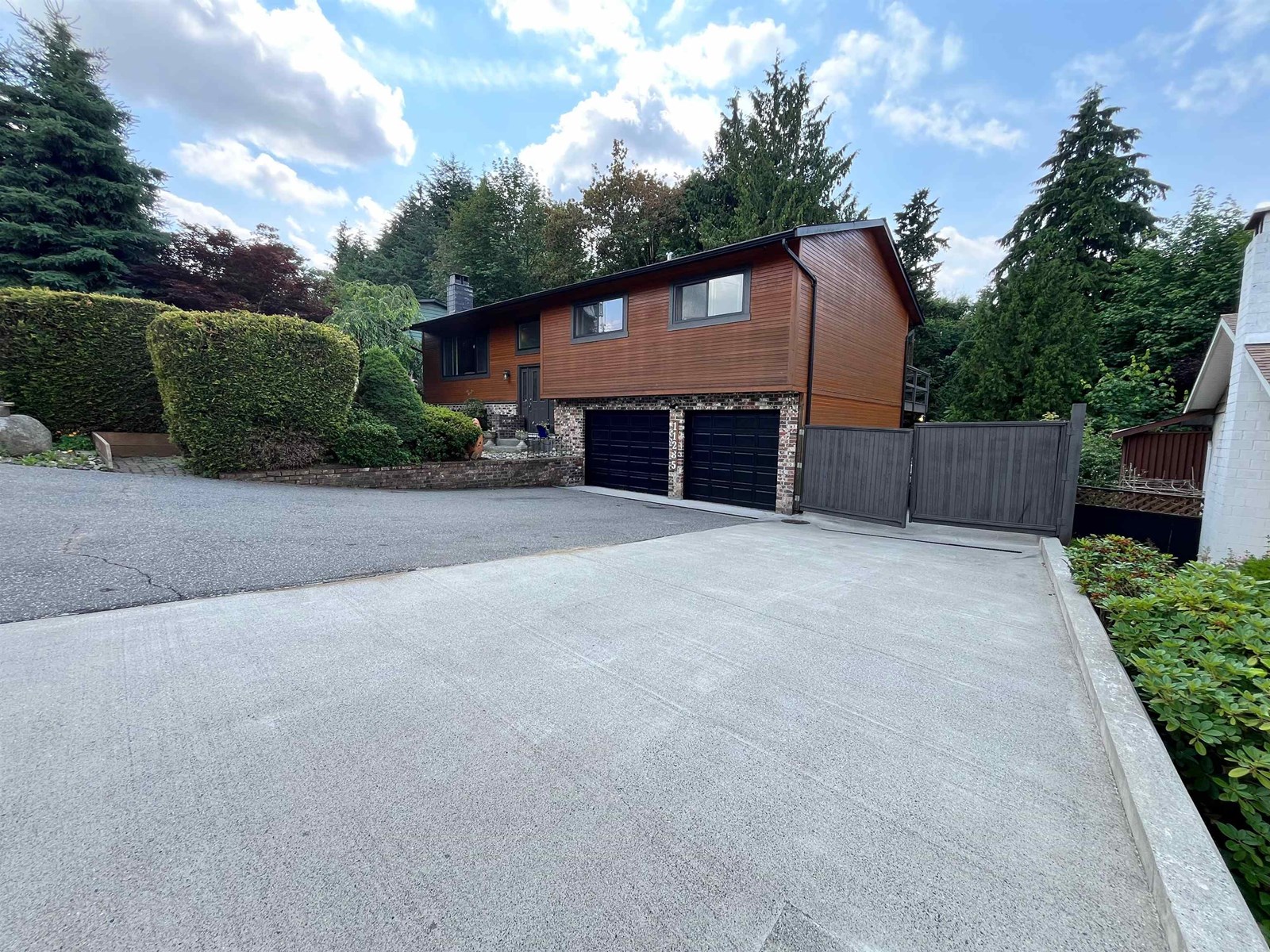 Property at 11285 133A STREET image 2