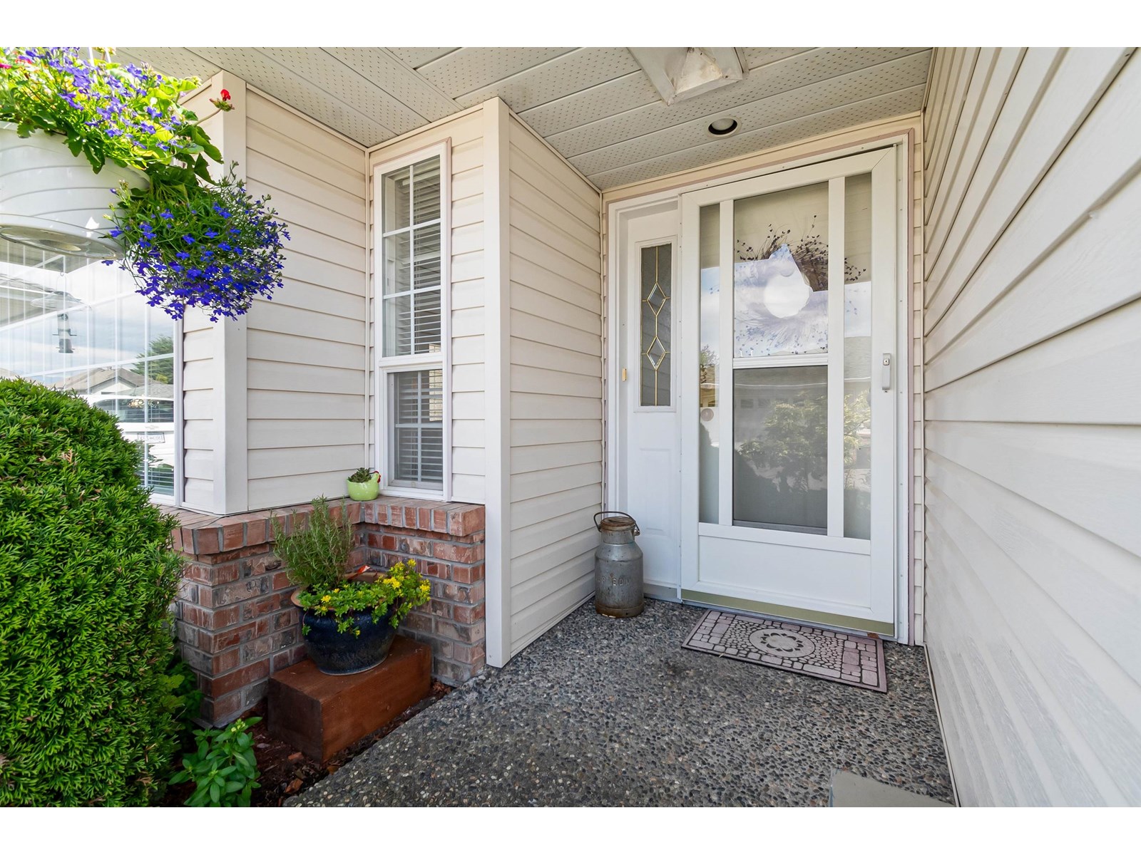Property at 9 9420 WOODBINE STREET image 2