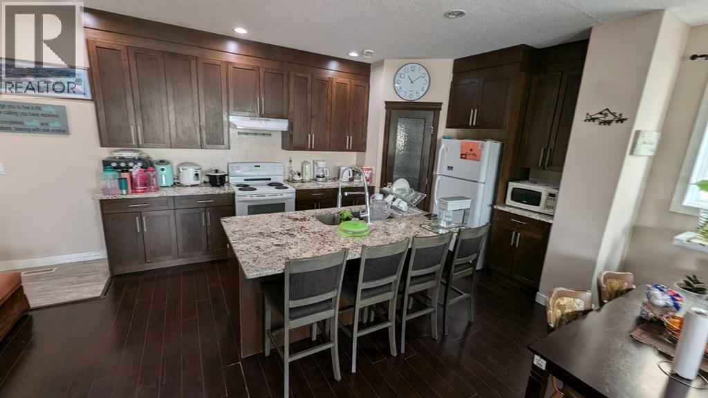 7013 50 Avenue, Camrose, Alberta  T4V 5E8 - Photo 4 - A2234165