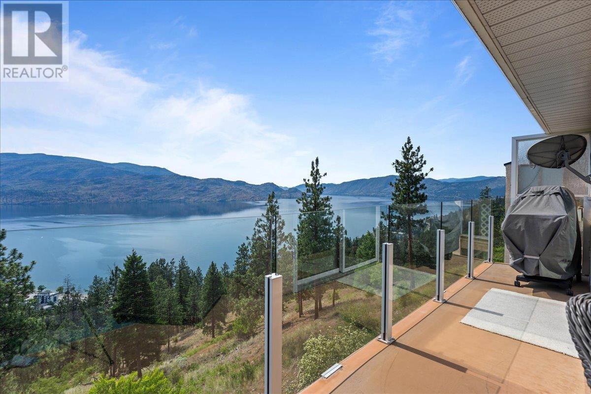 4470 Ponderosa Drive Unit# 201, Peachland, British Columbia