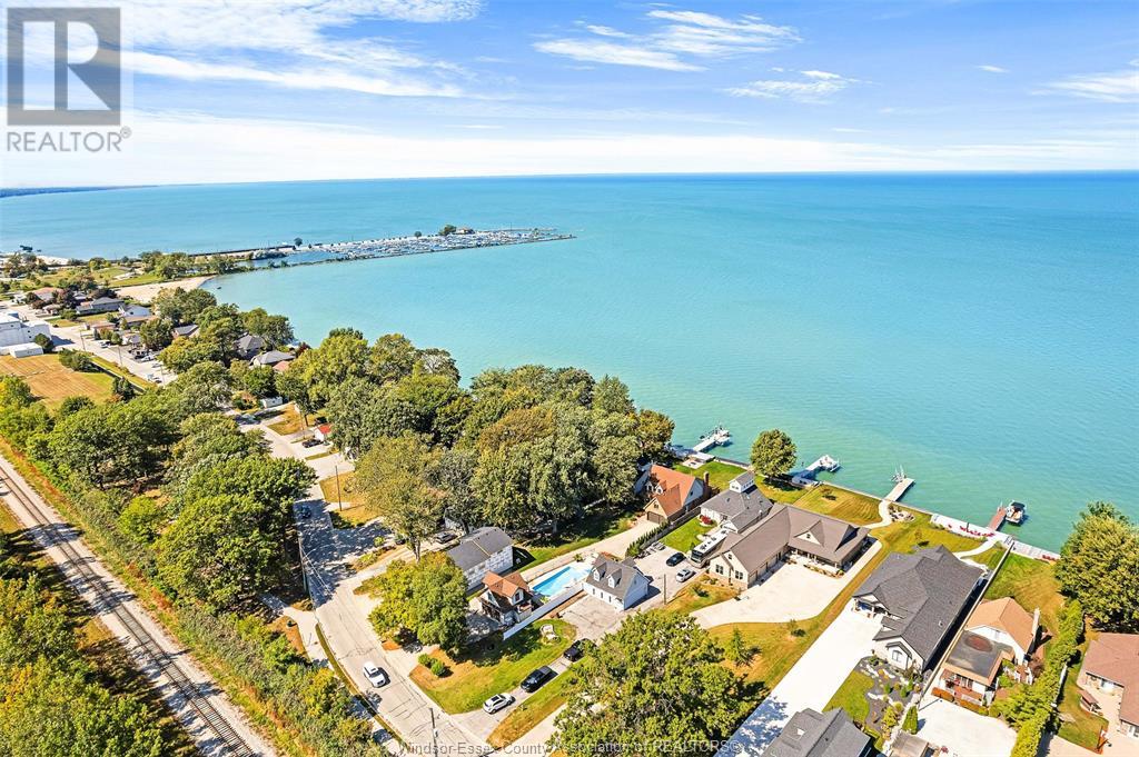 Property at 385 LAKEVIEW DRIVE image 2