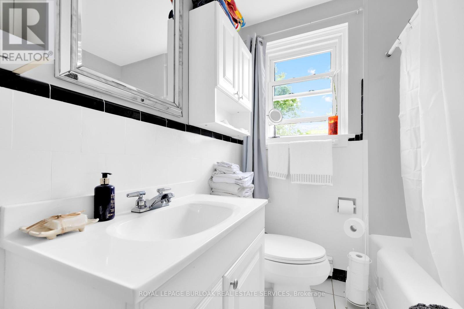 22 - 1349 Lakeshore Road, Burlington, Ontario  L7S 1B1 - Photo 25 - W12241461