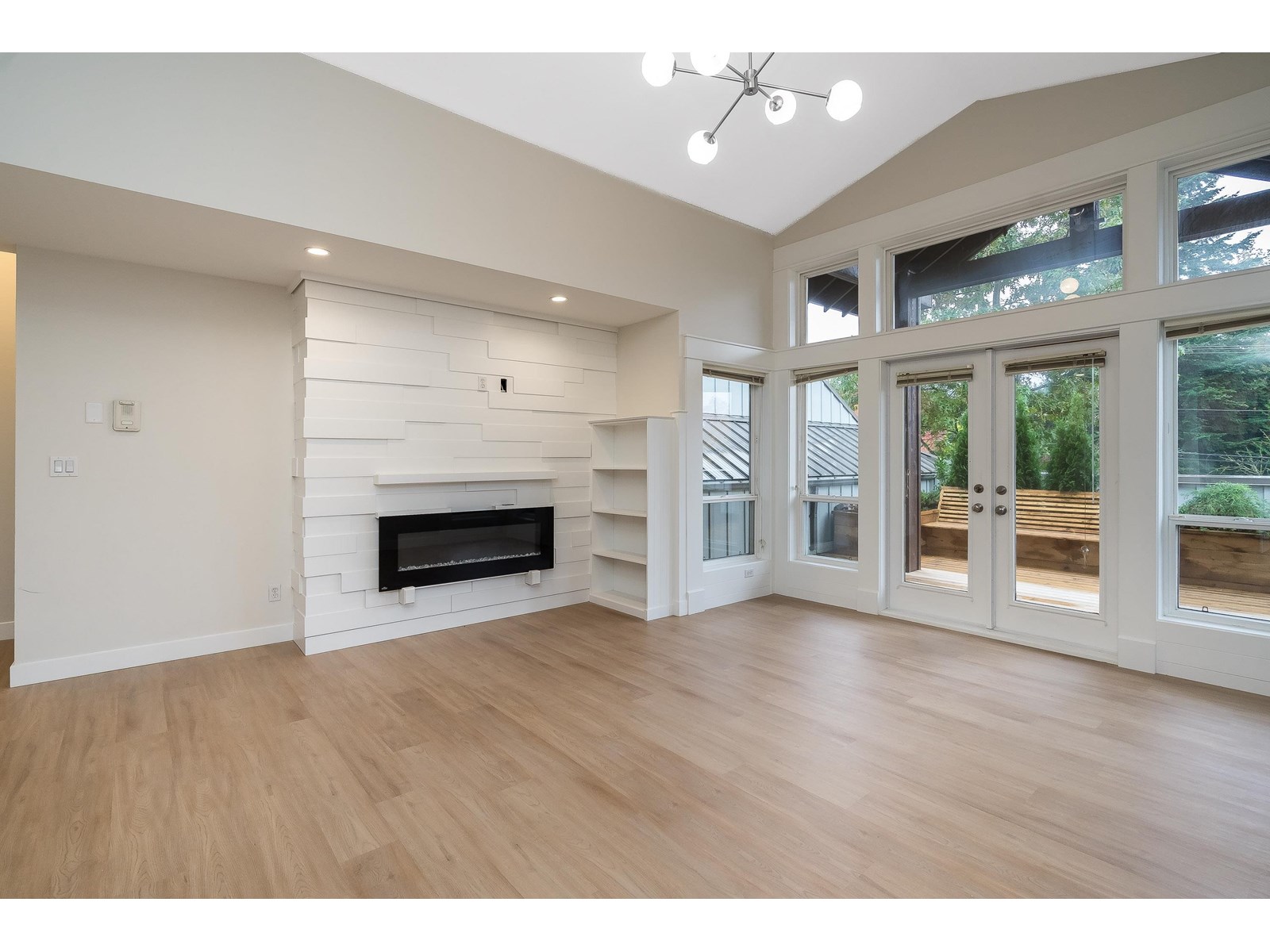 208 2828 152 Street, Surrey, British Columbia  V4P 1G6 - Photo 2 - R3019287