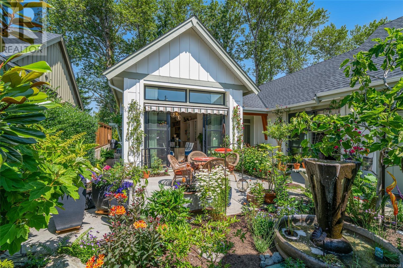 Property at 863 Claymore Cres image 4