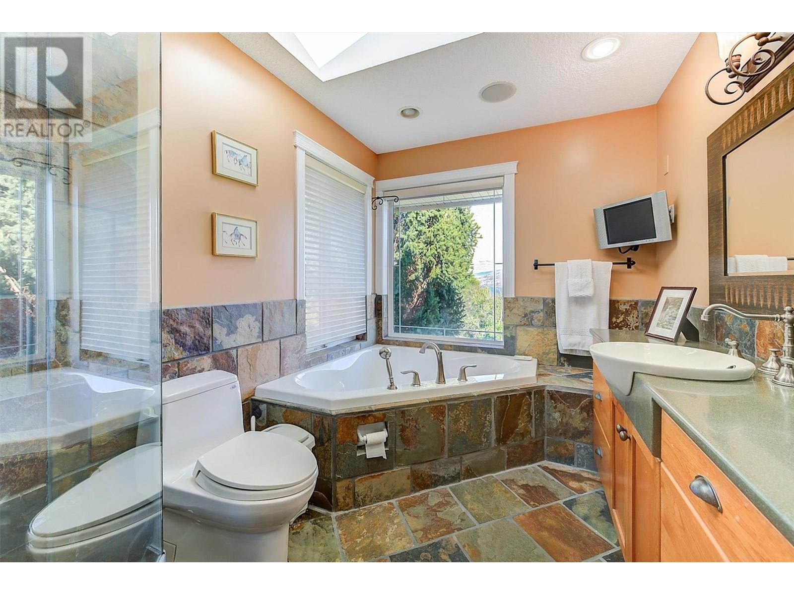 4649 Princeton Avenue, Peachland, British Columbia  V0H 1X7 - Photo 47 - 10353595