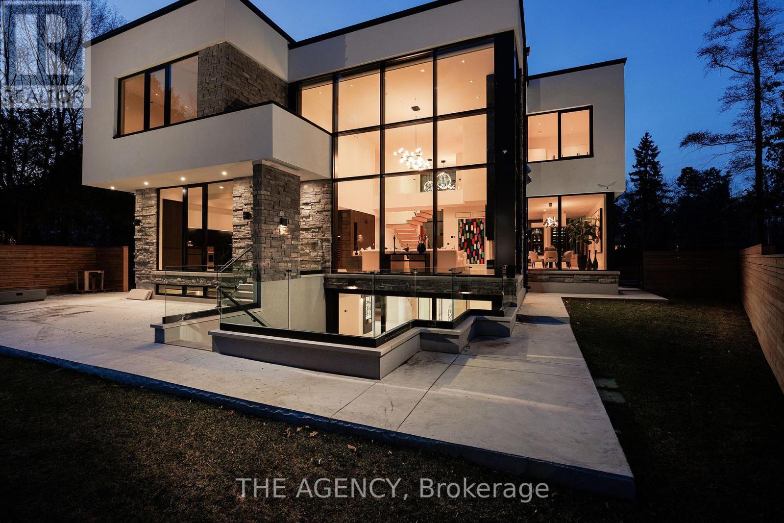 2048 Ardleigh Road, Oakville (Fd Ford), Ontario  L6J 4W8 - Photo 43 - W12239192