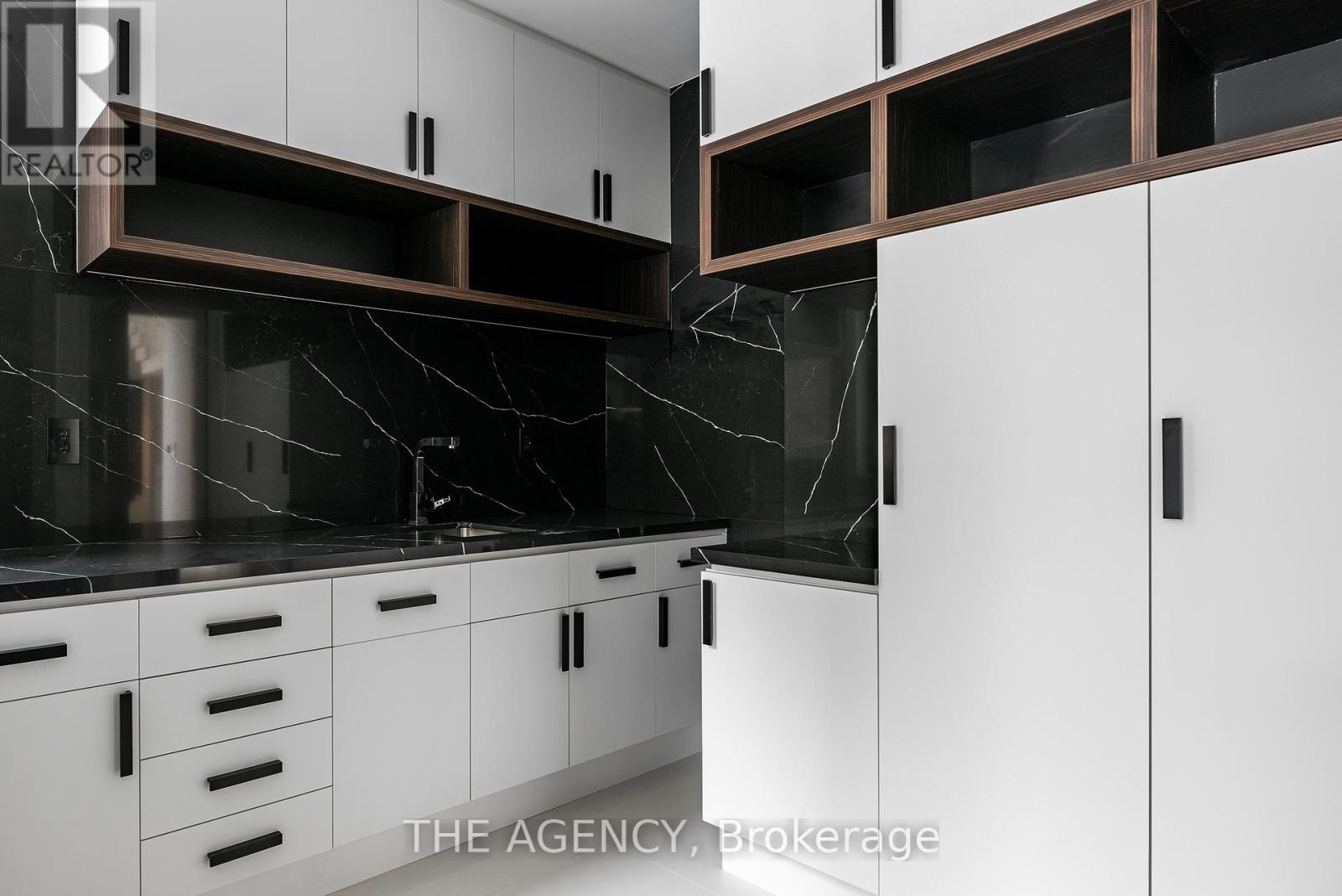 2048 Ardleigh Road, Oakville (Fd Ford), Ontario  L6J 4W8 - Photo 17 - W12239192