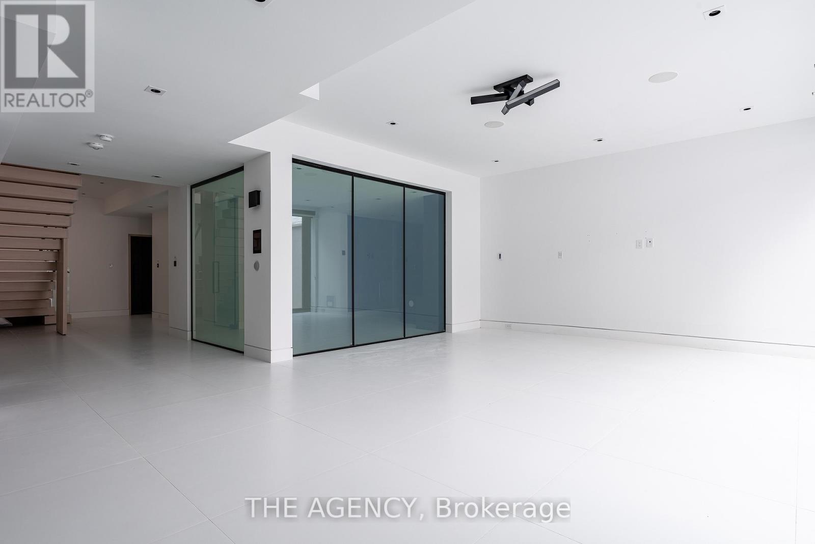 2048 Ardleigh Road, Oakville (Fd Ford), Ontario  L6J 4W8 - Photo 39 - W12239192