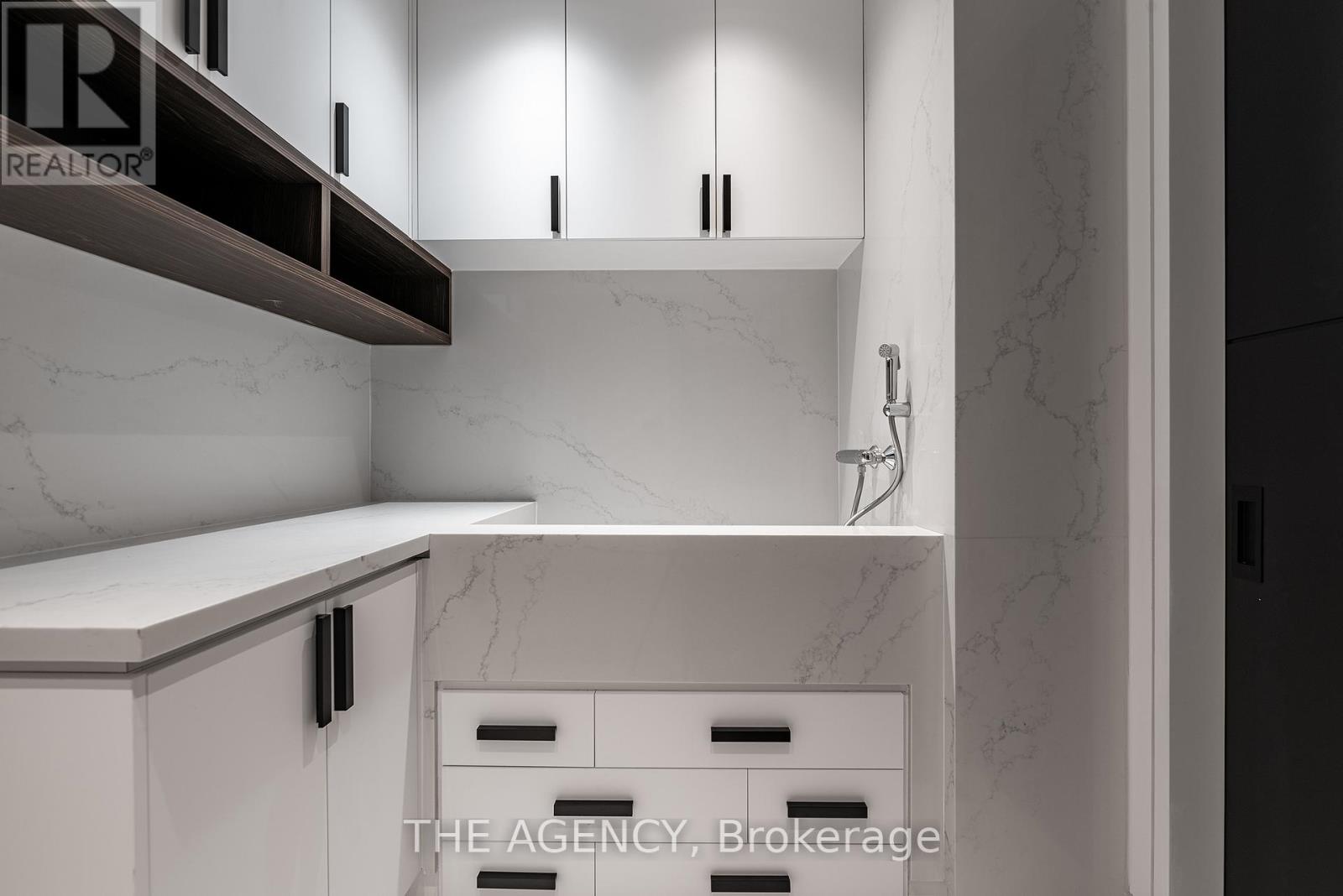 2048 Ardleigh Road, Oakville (Fd Ford), Ontario  L6J 4W8 - Photo 47 - W12239192