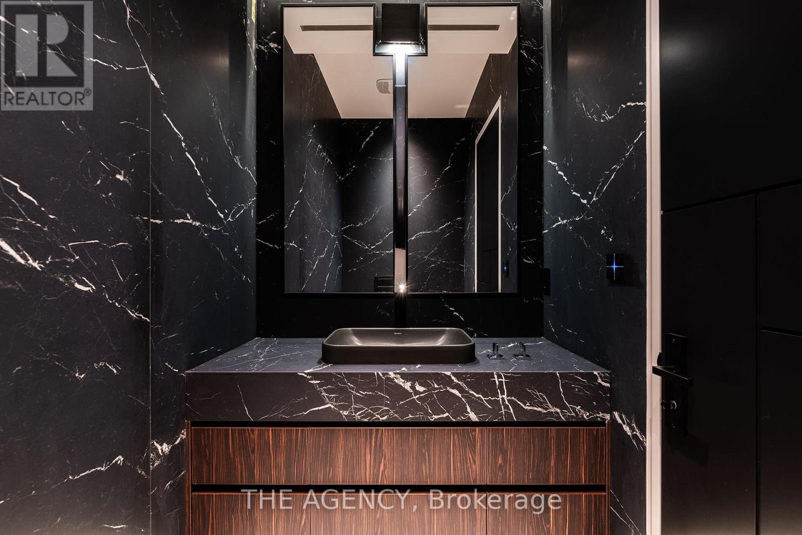 2048 Ardleigh Road, Oakville (Fd Ford), Ontario  L6J 4W8 - Photo 48 - W12239192