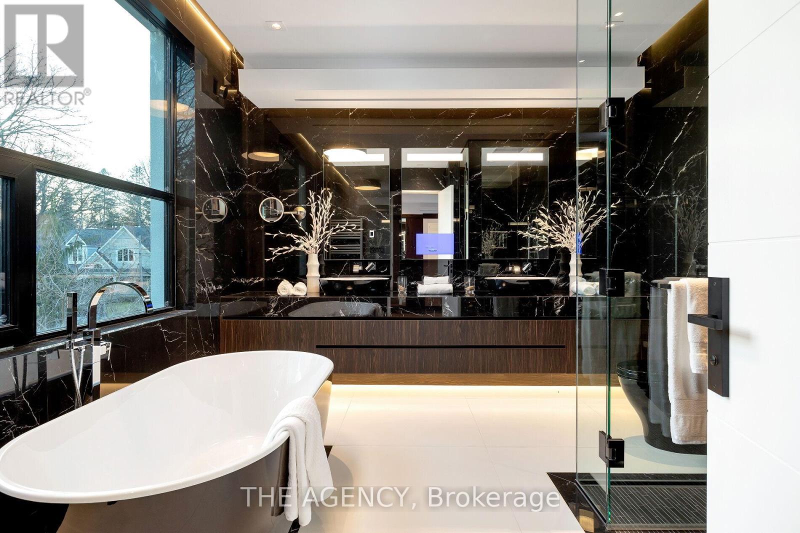 2048 Ardleigh Road, Oakville (Fd Ford), Ontario  L6J 4W8 - Photo 35 - W12239192