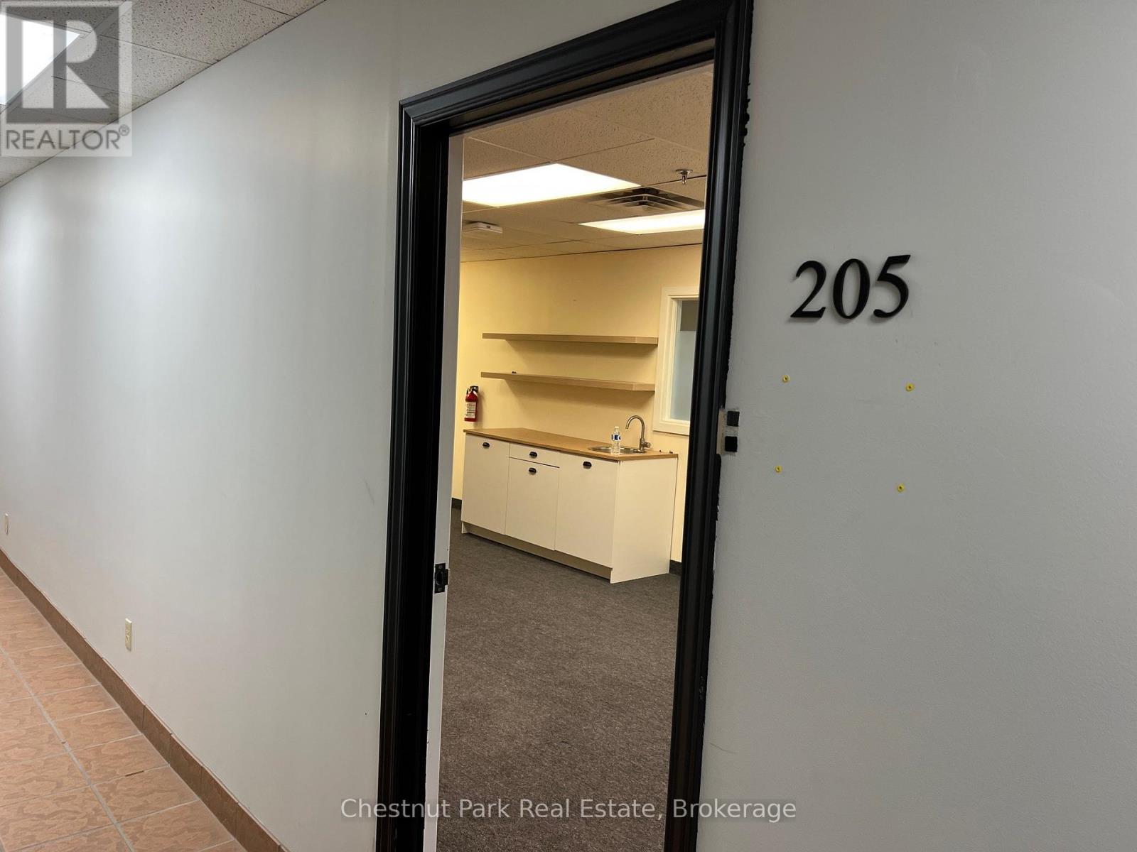 205 - 186 Hurontario Street, Collingwood, Ontario  L9Y 4T4 - Photo 3 - S12242988