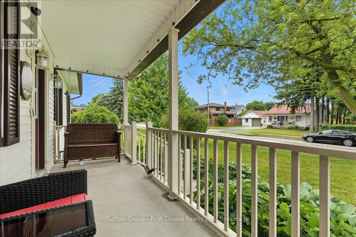Property at 113 WHITELOCK STREET S image 3