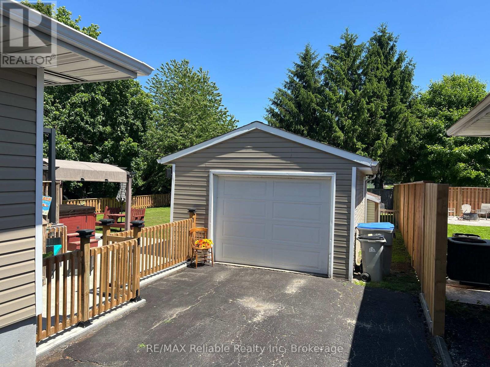 182 Jarvis Street S, Huron East, Ontario N0K 1W0 - Photo 35 - X12242959