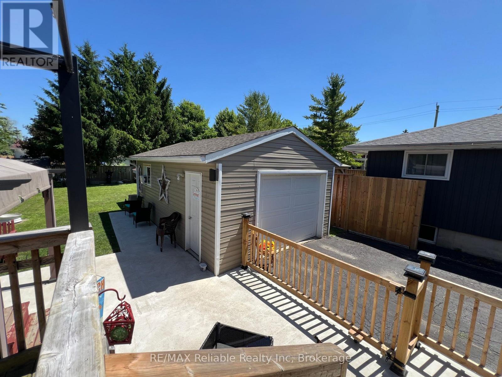 182 Jarvis Street S, Huron East, Ontario N0K 1W0 - Photo 36 - X12242959