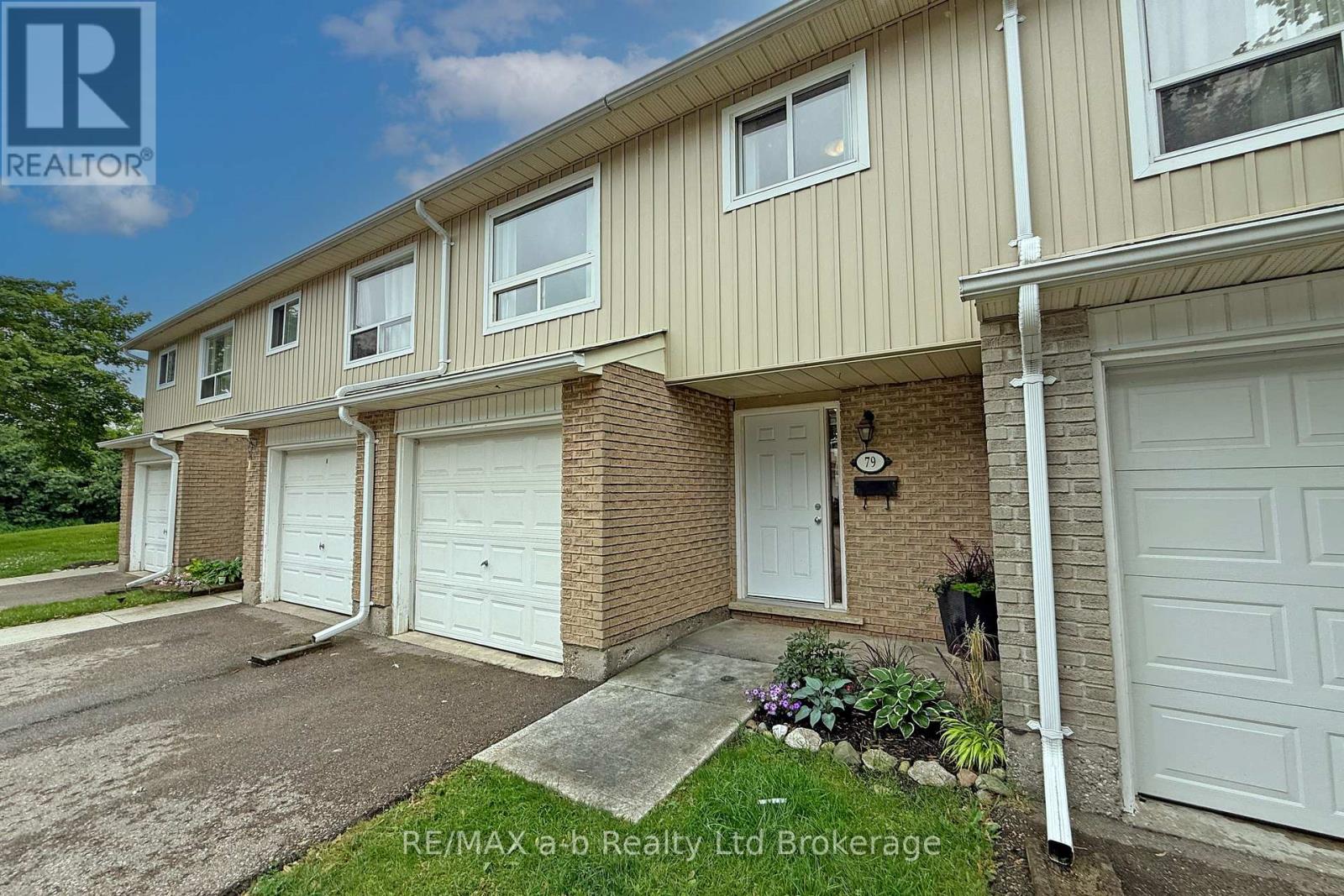 Property at 79 - 279 BLUEVALE STREET N image 2