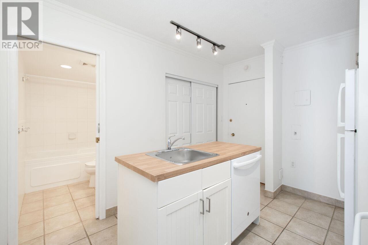 Property at 108 1425 ESQUIMALT AVENUE image 3