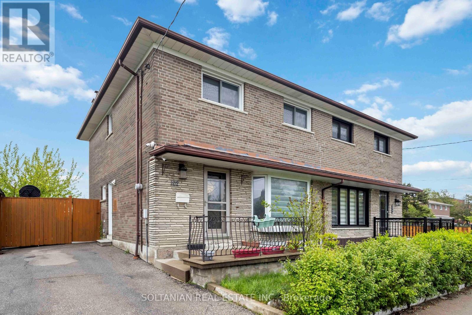 Property at 102 ELNATHAN CRESCENT image 1