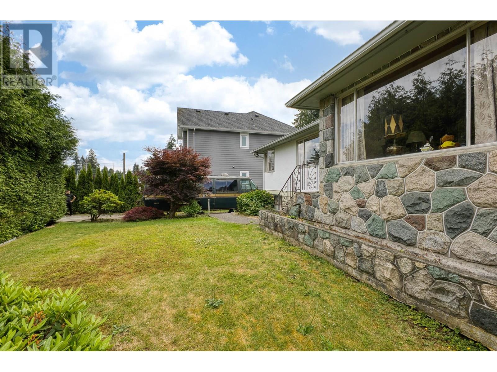 892 Macintosh Street, Coquitlam, British Columbia  V3J 4Z2 - Photo 11 - R3019506