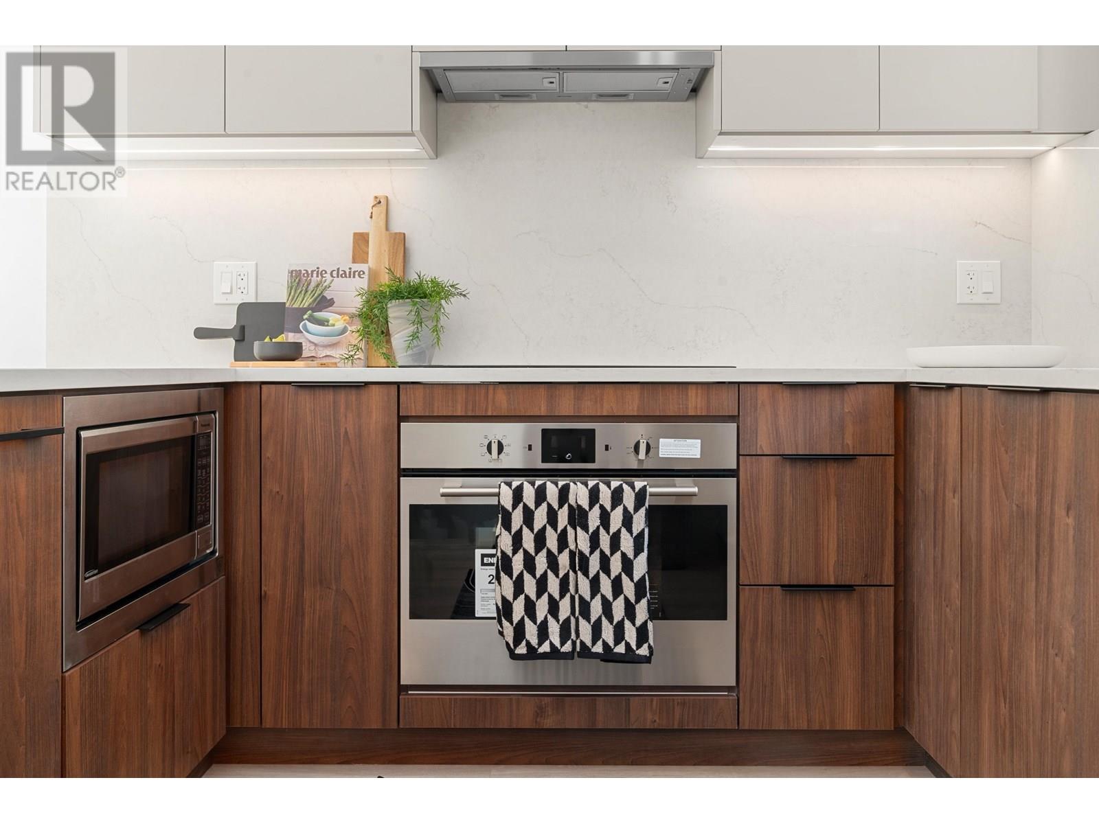 203 7161 17TH AVENUE, burnaby, British Columbia V3N0K1