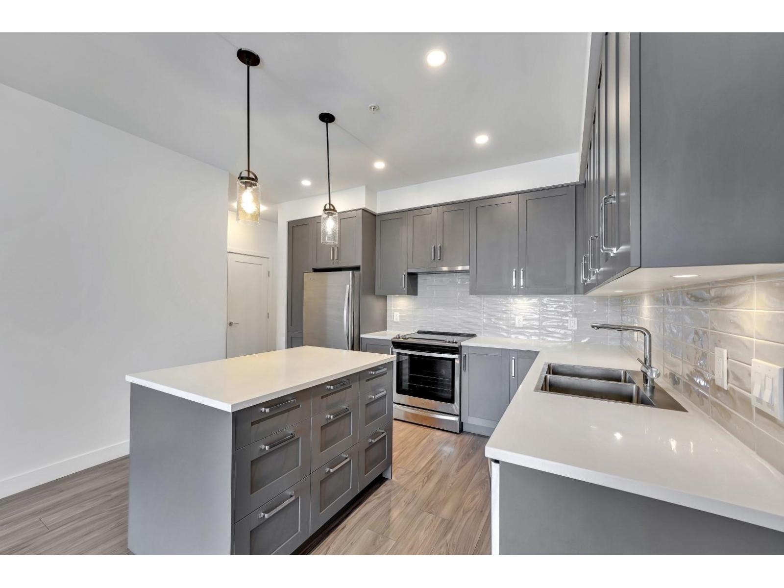 320 18811 72 AVENUE, surrey, British Columbia V4N6W7