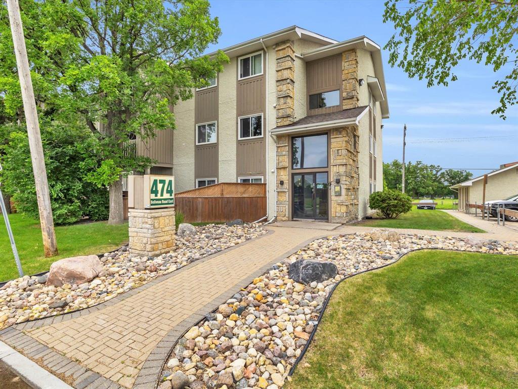 474 Beliveau Road East Winnipeg, Manitoba 2D//Winnipeg/Showings start June 25th, Offers July 3rd 6pm. Welcome to one of the most convenient spots right in the heart of St Vital. This beautifully maintained condo is the perfect place to own. 5 minutes away from St Vital shopping center and every other amenity you could think of makes it's location unmatched. This condo is the only one in the building that includes a storage unit as apart of the sale! All other units rent their storage units. This place shows just as well as the pictures, book your showing today! (id:48254)